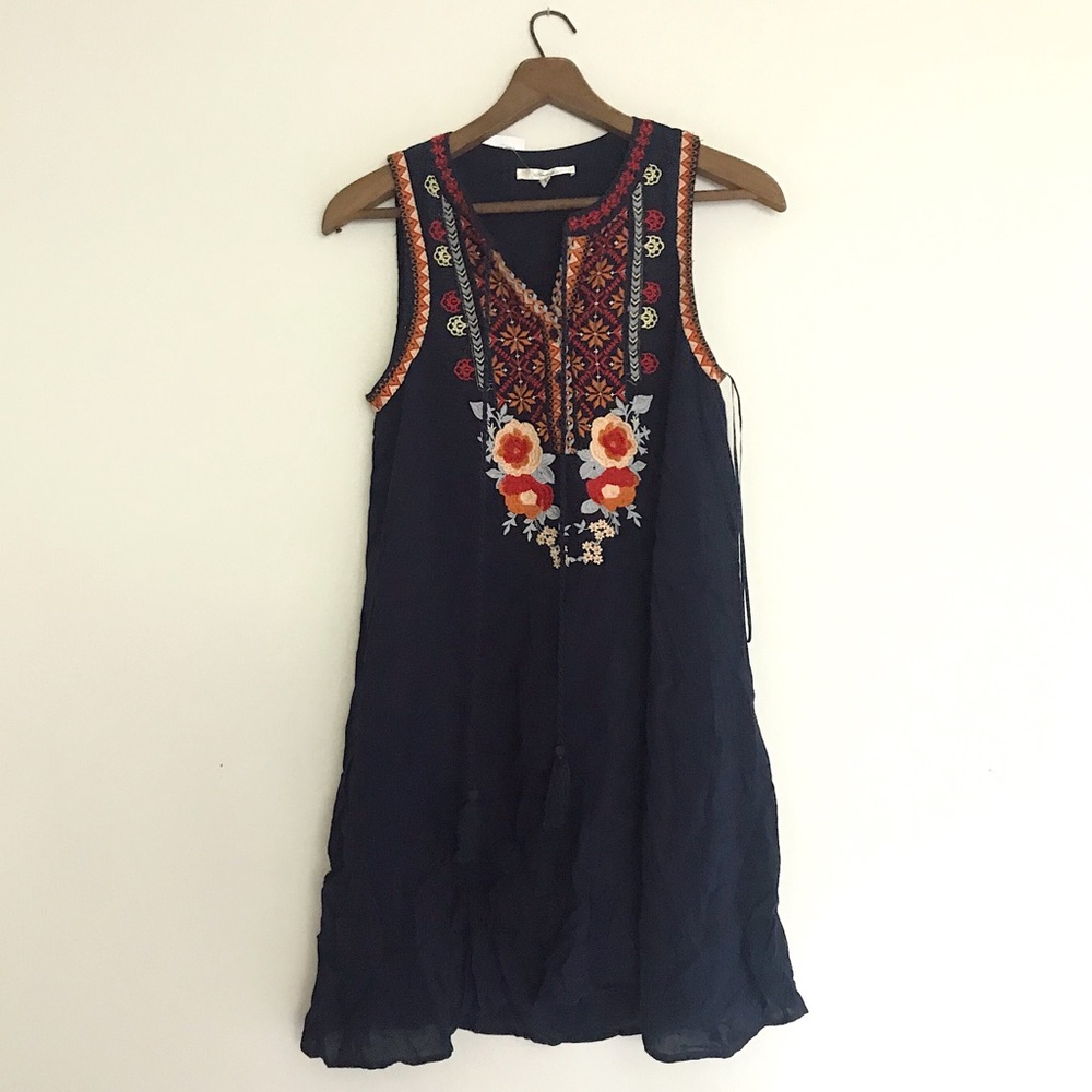 NWOT Andree by Unit navy embroidered dress
